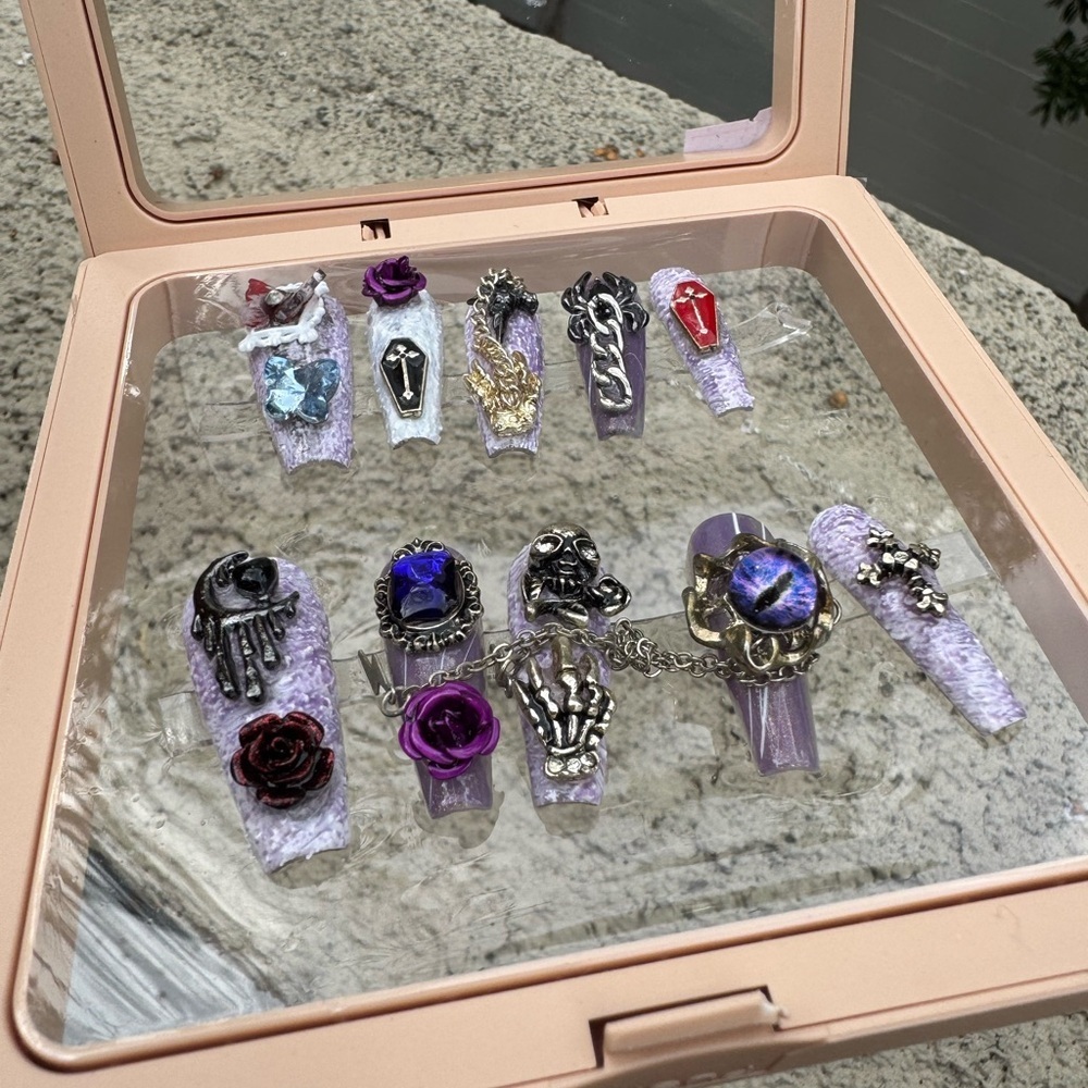 Elegant Purple and Silver Press On Nails - Picture 3 of 3